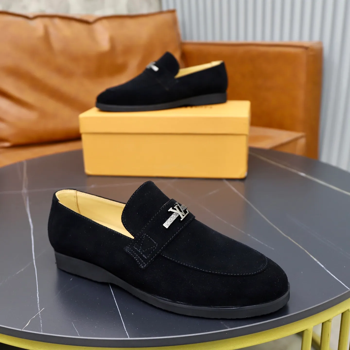 Ex-factory price: 442💰🙅‍♂️🙅‍♂️🙅‍♂️ Brand: LV Louis Vuitton Standard code: 38-44 (45 customized) Grade: Same as the official website Material: Original cow suede material stitching Comfortable and breathable cowhide lining Lightweight wear-resistant foam outsole Style category: Men's fashionable casual shoes Running sports shoes Distinguished luxury brand elements Top luxury color: actual picture color